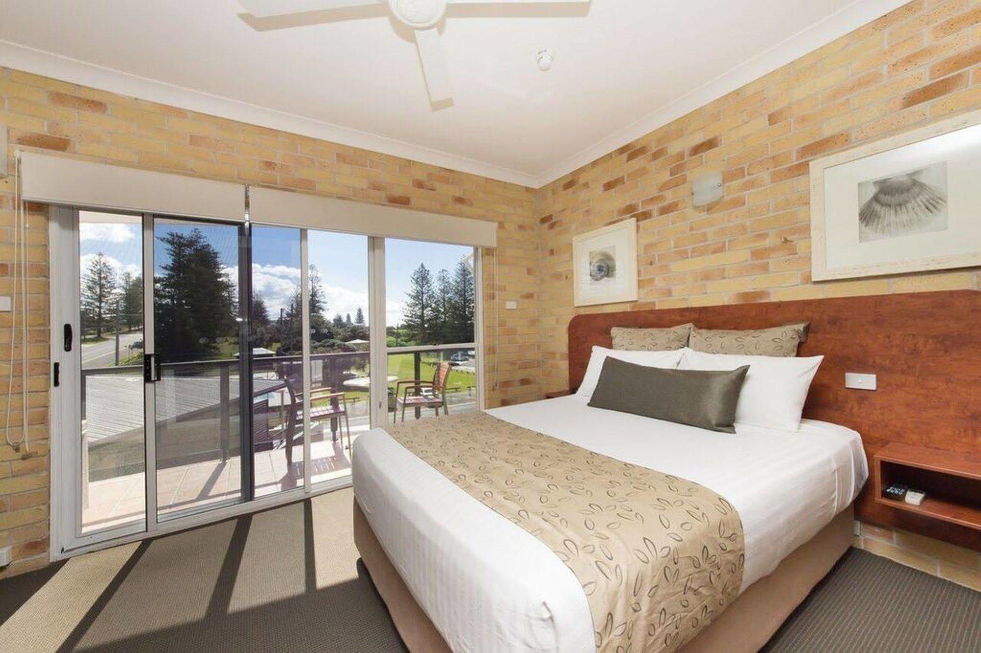 Yamba Beach Motel Bagian luar foto