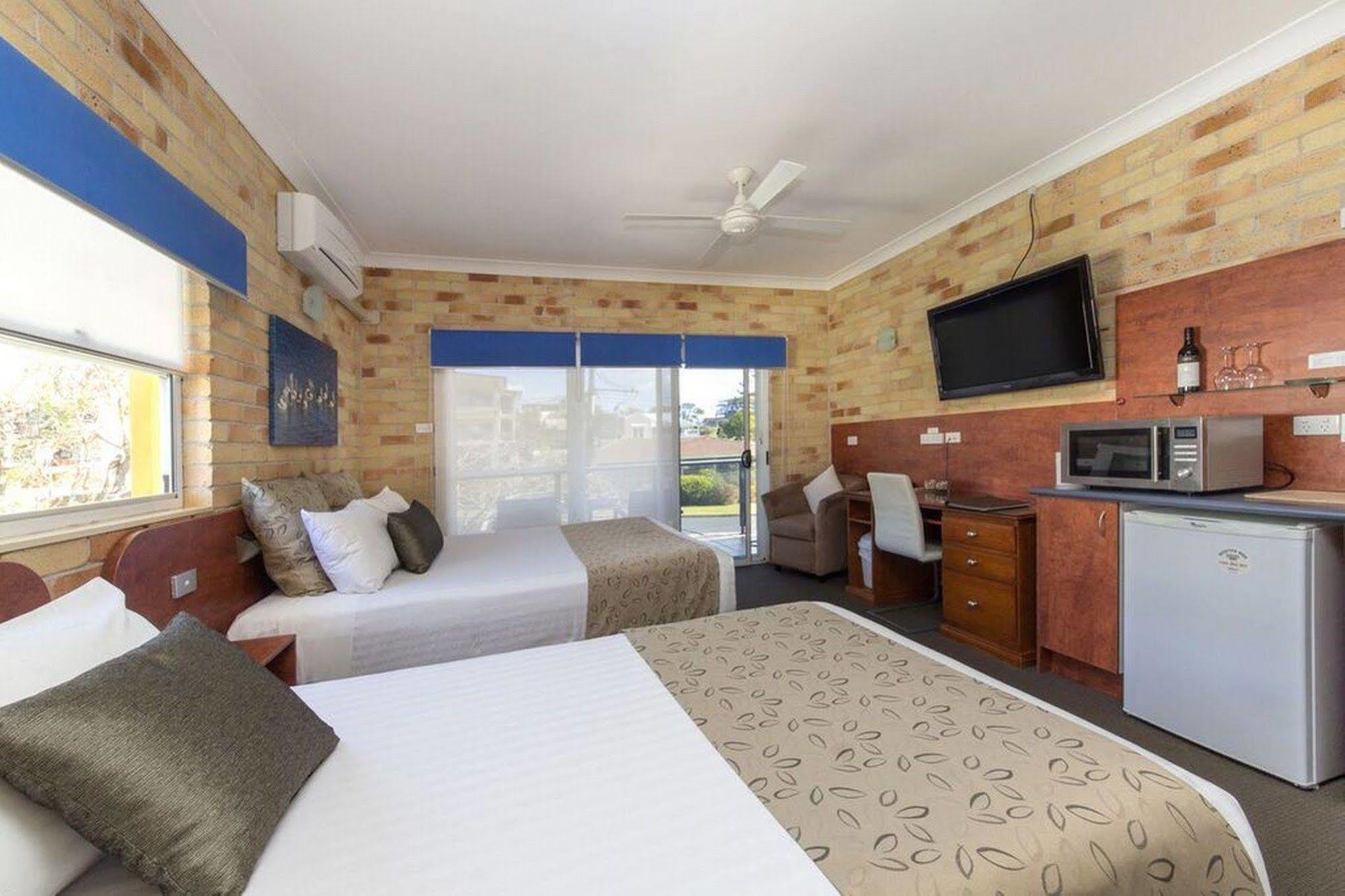 Yamba Beach Motel Bagian luar foto
