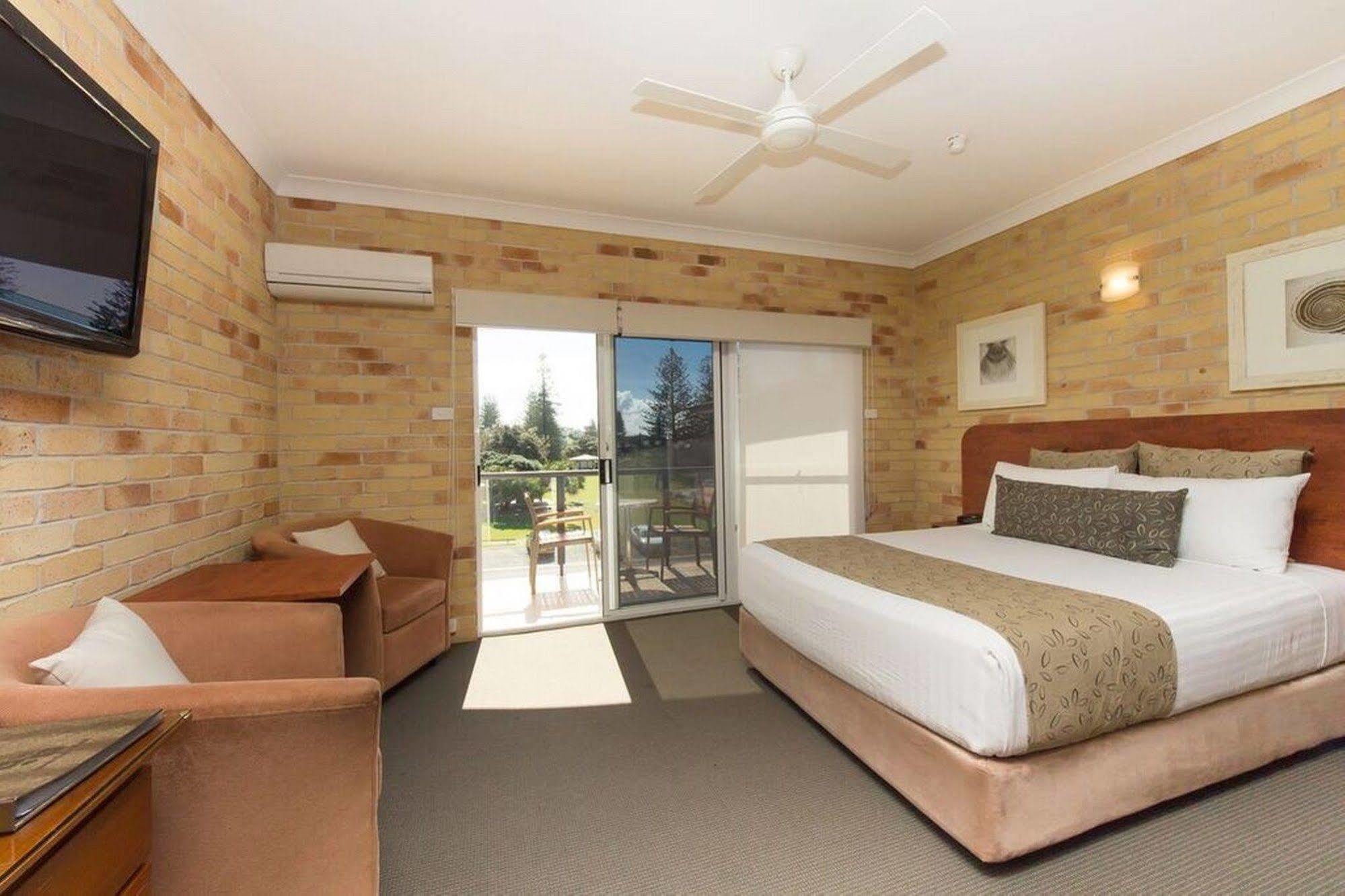 Yamba Beach Motel Bagian luar foto