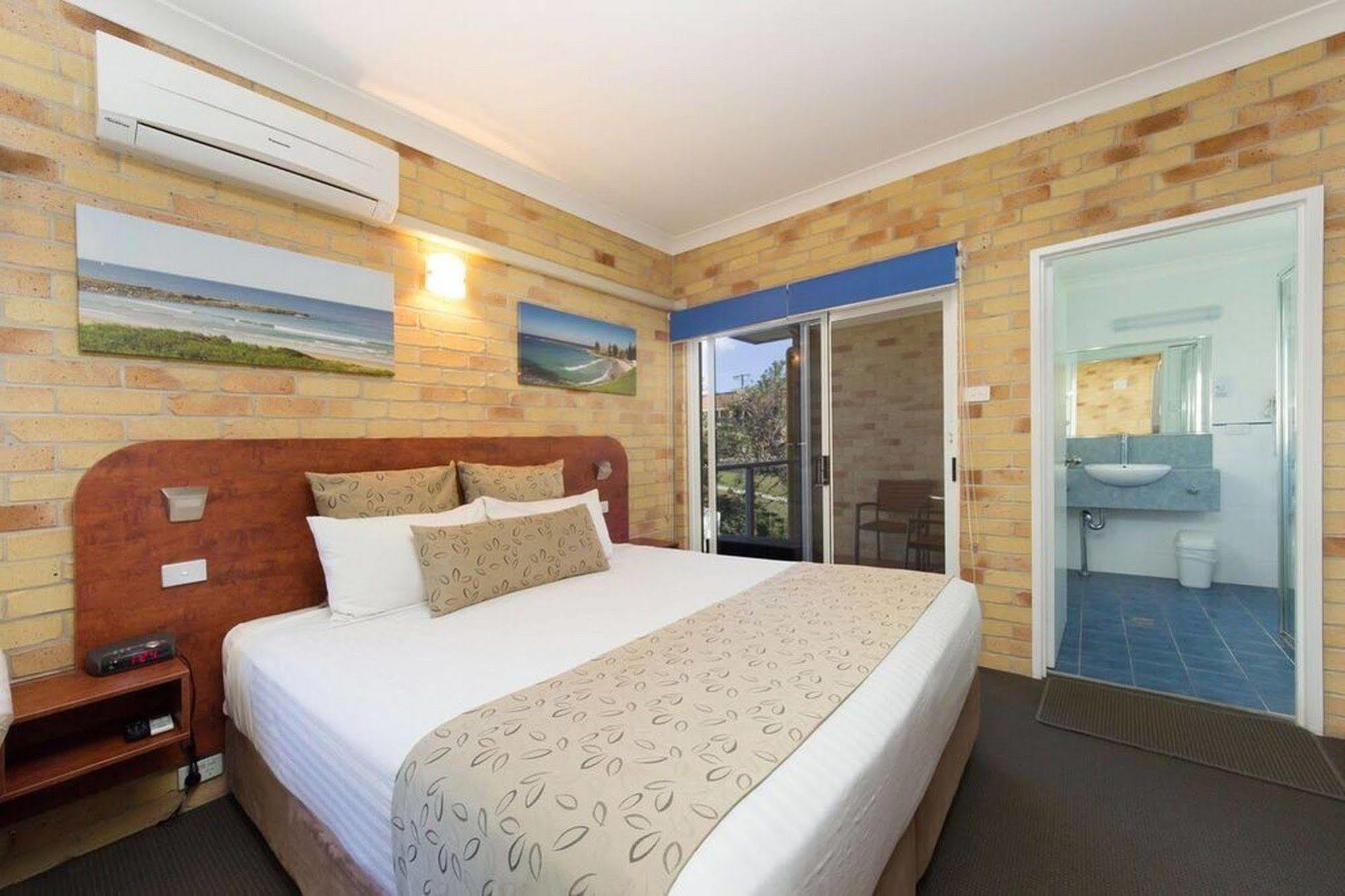 Yamba Beach Motel Bagian luar foto