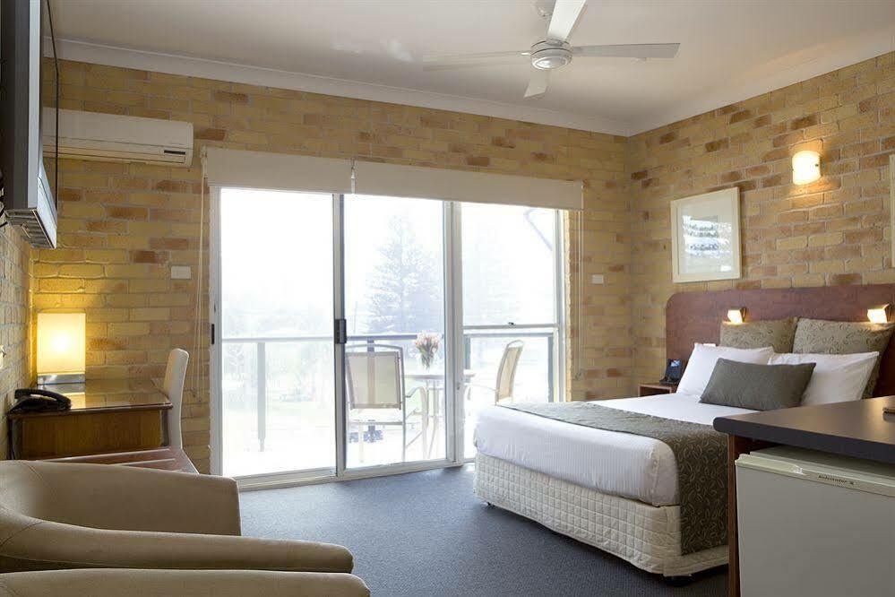 Yamba Beach Motel Bagian luar foto